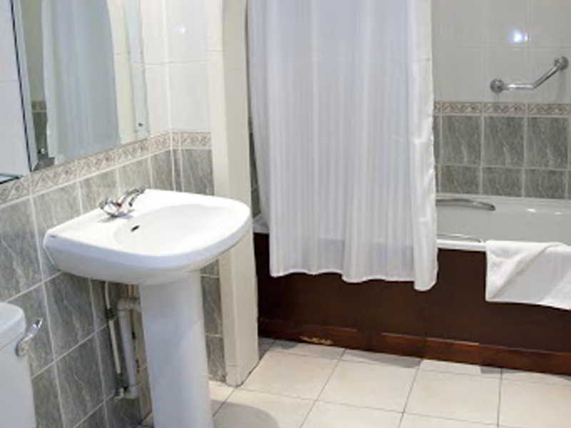 Room
 di The Bobsleigh Hotel