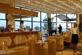 Bar
 di Constantinou Bros Athena Royal Beach Hotel