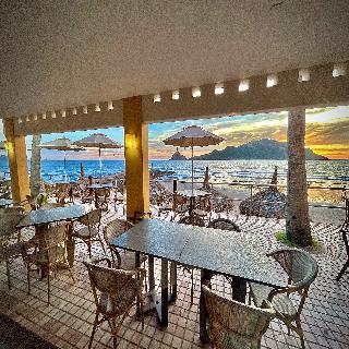 Las Flores Beach Resort