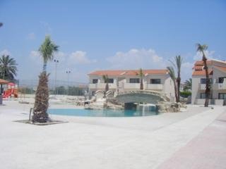 Pool
 di Crown Henipa