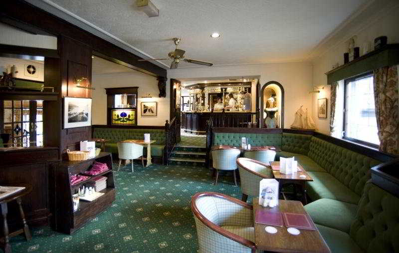 Bar
 di Moorings Hotel