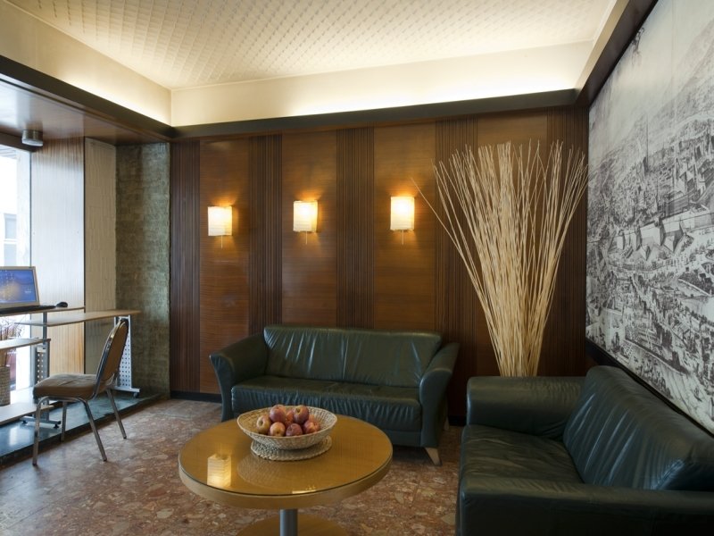 Lobby
 di Mate Dependance