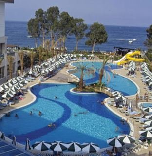 Pool
 di The Maxim Resort