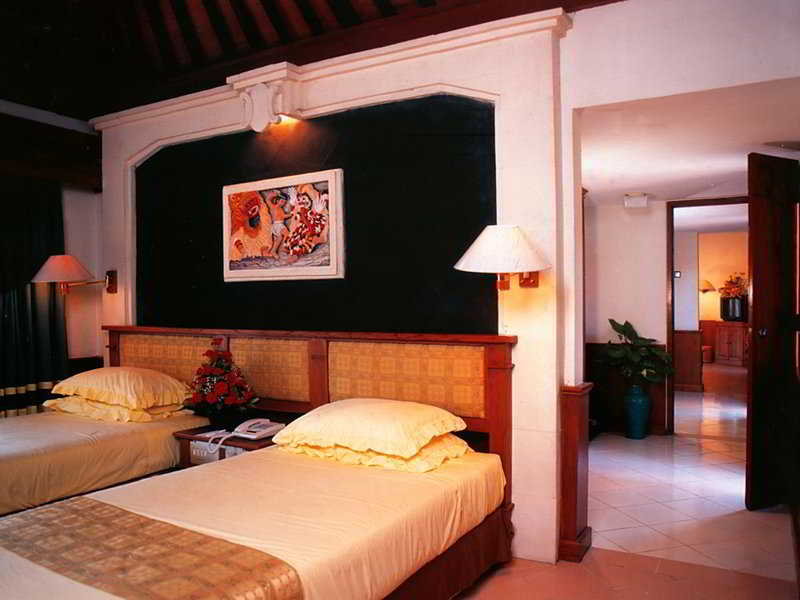Room thumbnail 4