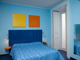Room
 di Correra 241