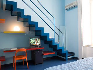 Room
 di Correra 241