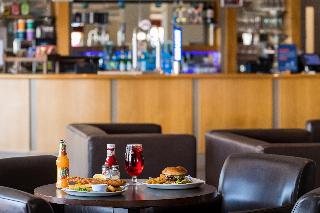 Bar
 di Holiday Inn Express London - Luton Airport