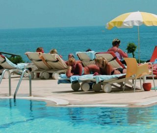 Pool
 di Golden Lotus