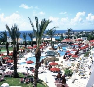 Pool
 di Crown Resorts Horizon