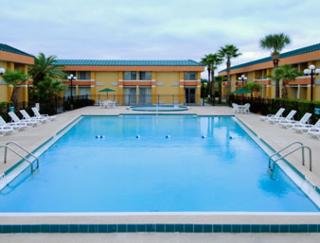 Pool
 di Baymont Inn & Suites Florida Mall