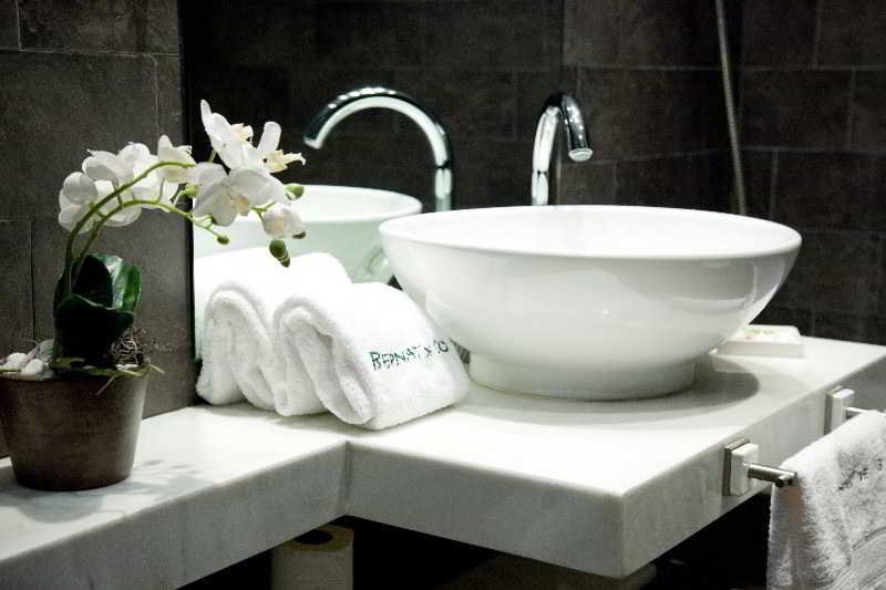 Room
 di Bernat de SO