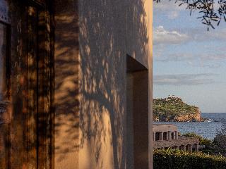Cape Sounio, A Resort to Live
