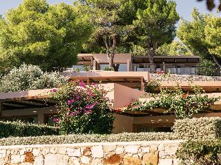 Cape Sounio, A Resort to Live