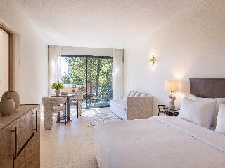 Cape Sounio, A Resort to Live