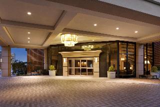DoubleTree by Hilton McLean Tysons