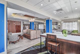 Holiday Inn Express & Suites Clearwater/US 19 N