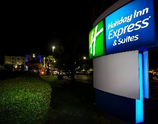 HOLIDAY INN EXPRESS HOTEL AND SUITES COCOA BEACH
