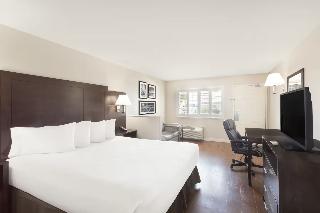 1 King Bed Non-Smoking
