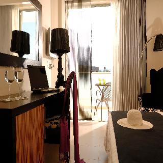 Angela Suites Boutique Hotel