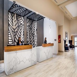 DoubleTree by Hilton Toronto Airport