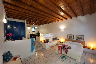 Room
 di AKS Chroma Paros