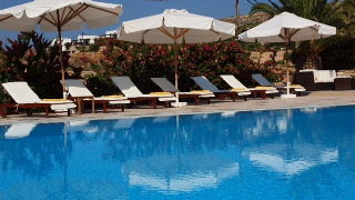 Pool
 di Paros Agnanti