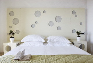 Room
 di K' Group