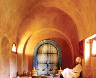 Sports and Entertainment
 di Amadil Beach