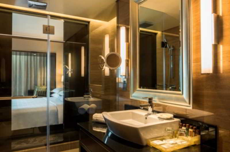 Sheraton Dubai Creek Hotel and Towers - Zimmer