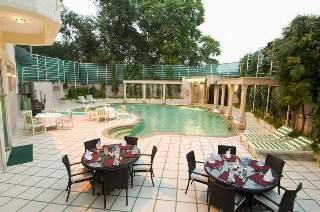 Pool
 di Howard Sarovar Portico