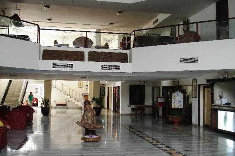 Lobby
 di Usha Bundela