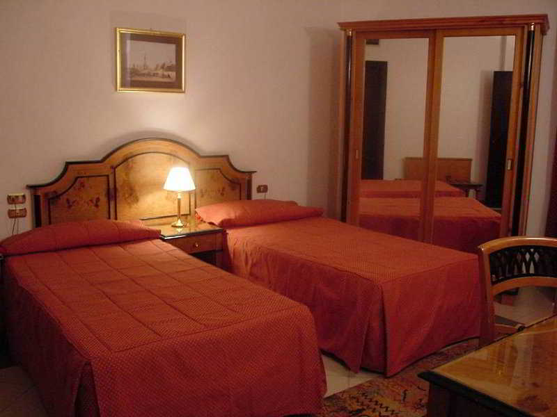 Room
 di Middle East