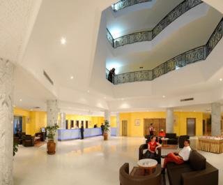 Lobby
 di Houda Yasmine Hammamet