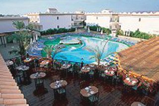 Pool
 di Cleopatra Tsokkos