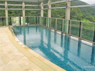 Pool
 di L'hotel Causeway Bay Harbour View