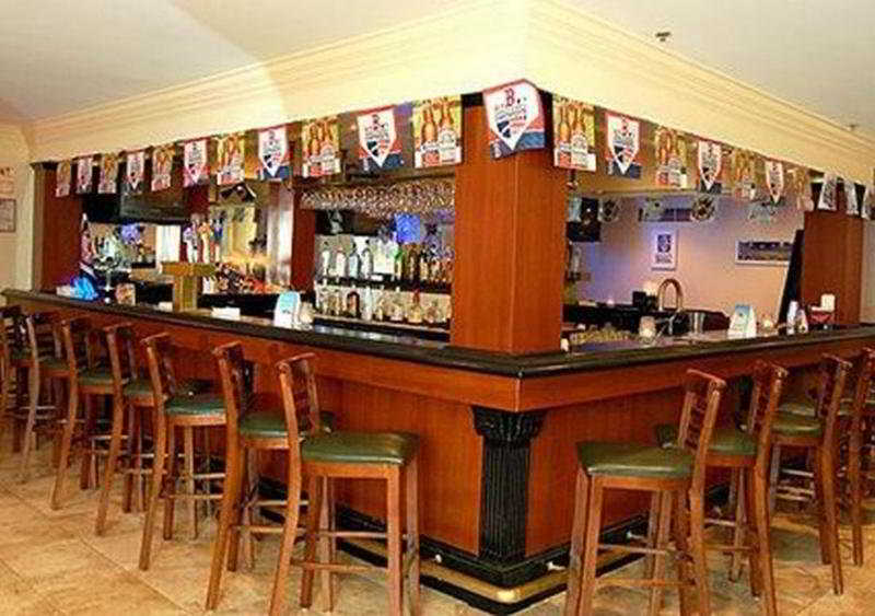 Bar
 di Comfort Inn Randolph Boston