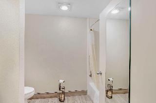 1 King Bed, Suite, Nonsmoking, Accessible