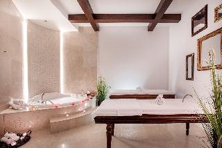Charisma De Luxe Hotel