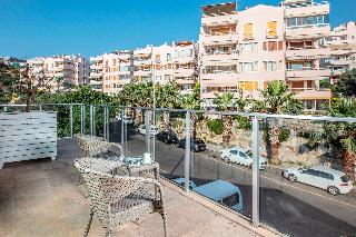 Charisma De Luxe Hotel
