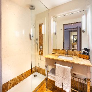 Charisma De Luxe Hotel