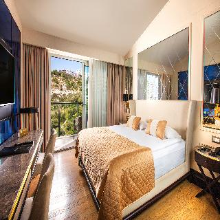 Charisma De Luxe Hotel