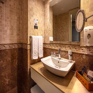 Charisma De Luxe Hotel