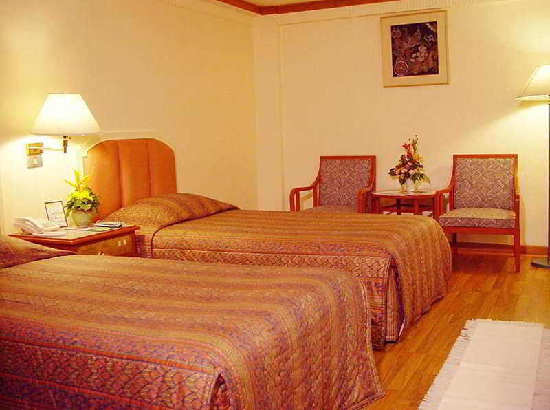 Room thumbnail 6