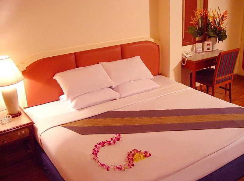 Room thumbnail 9