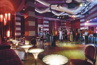 Bar
 di Jaz Belvedere