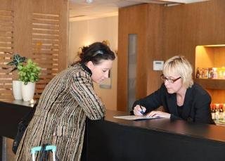 Lobby
 di Comfort Hotel Nouveau