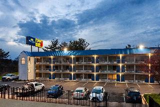 Days Inn by Wyndham Baltimore Northwest