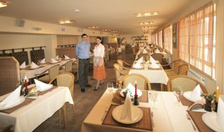 Restaurant
 di Conference Hotel Tomo