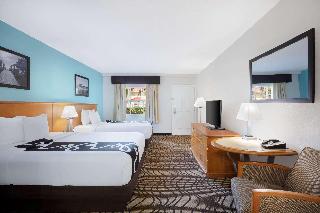 2 Queen Beds Deluxe Room Courtyard/Pool View Non-Smoking