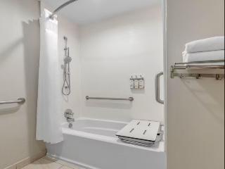 1 King Standard Communications Mobility Accessible Tub